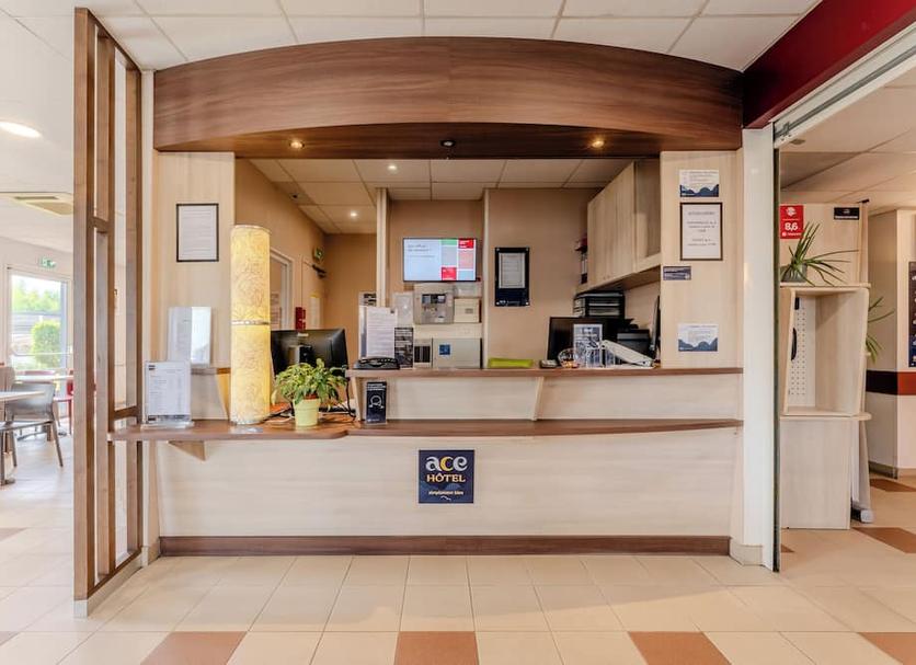 Front desk Photo