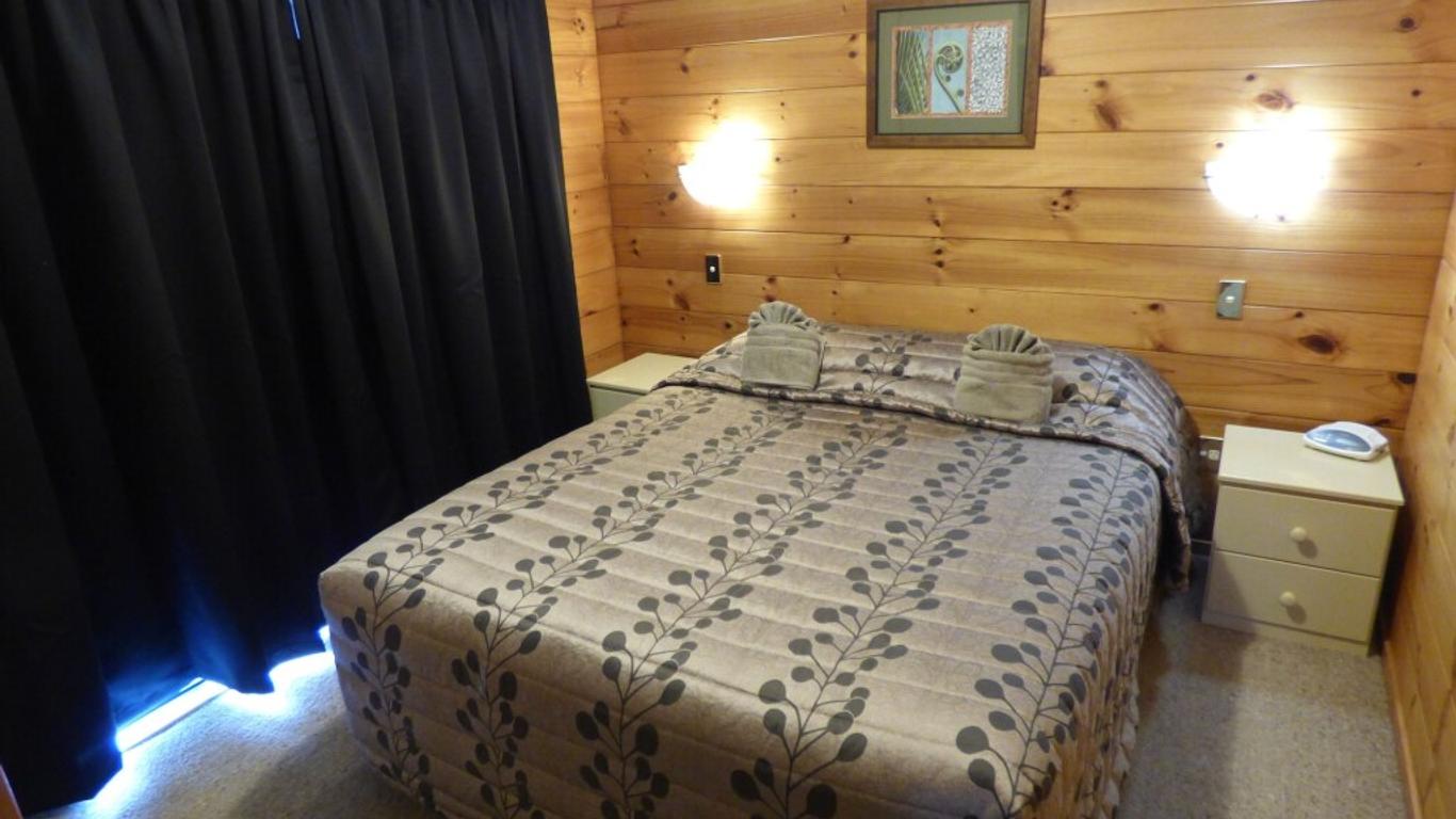 Cedarwood Lakeside Motel & Conference Venue