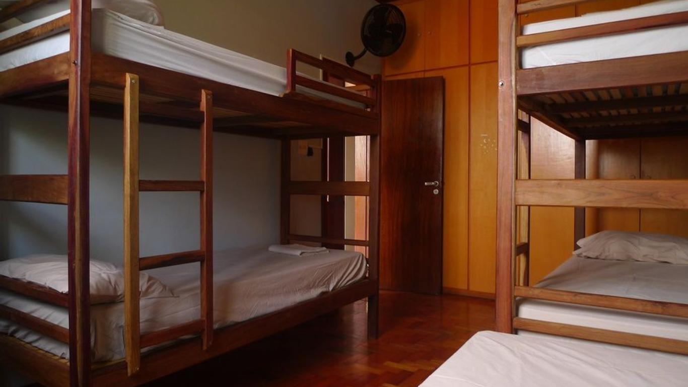 Lá Em Casa Hostel Pousada