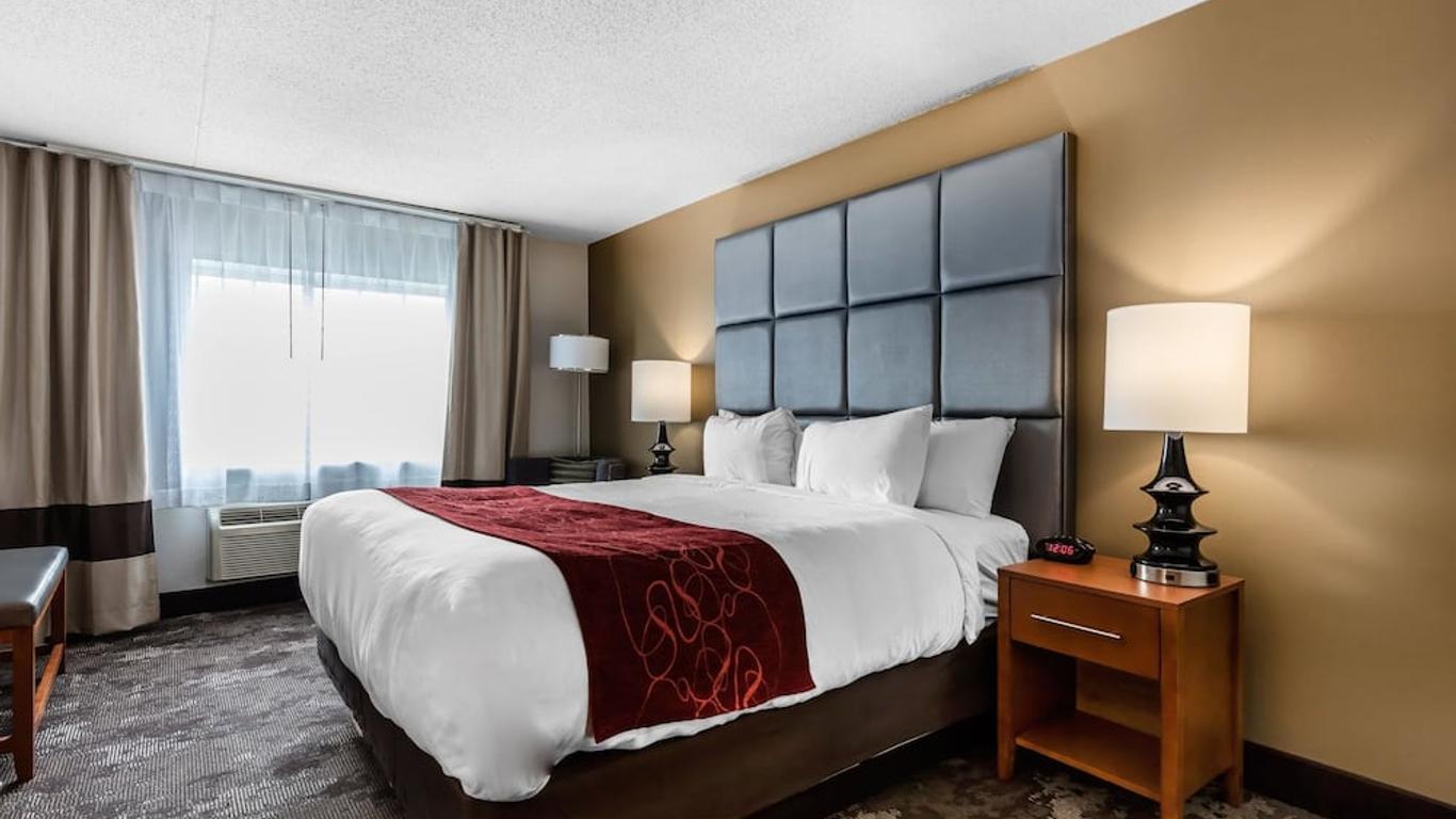 Comfort Inn and Suites Nashville Near Tanger Outlets