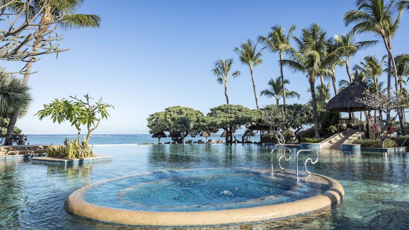 La Pirogue Resort & Spa