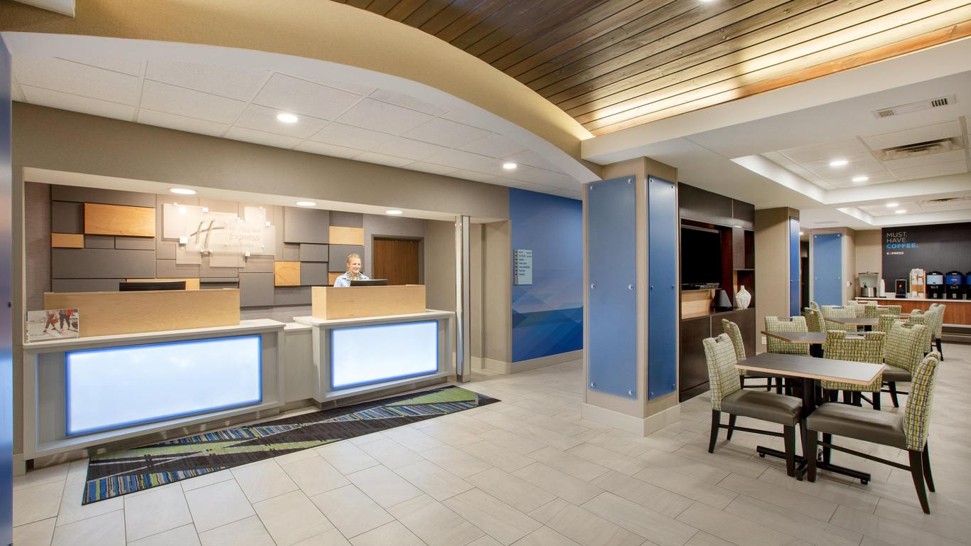 Holiday Inn Express Hotel & Suites Columbus, An IHG Hotel