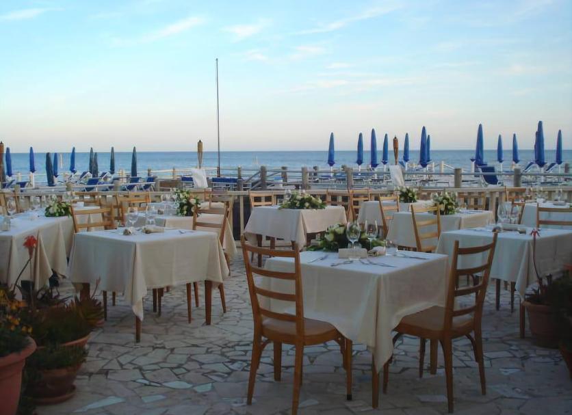 Banquet hall Photo