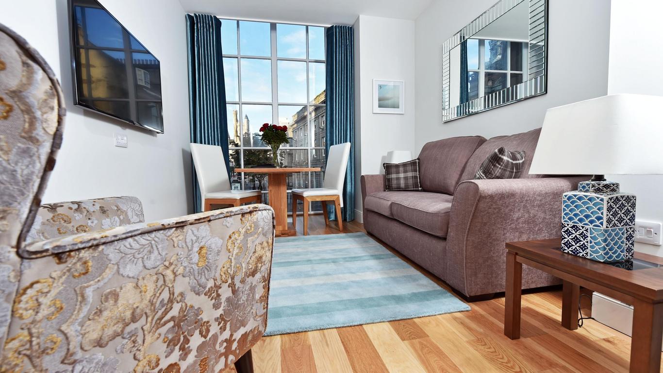 Royal Athenaeum Suites