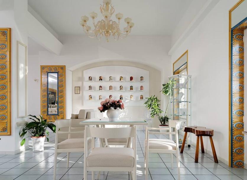 Dining room Photo