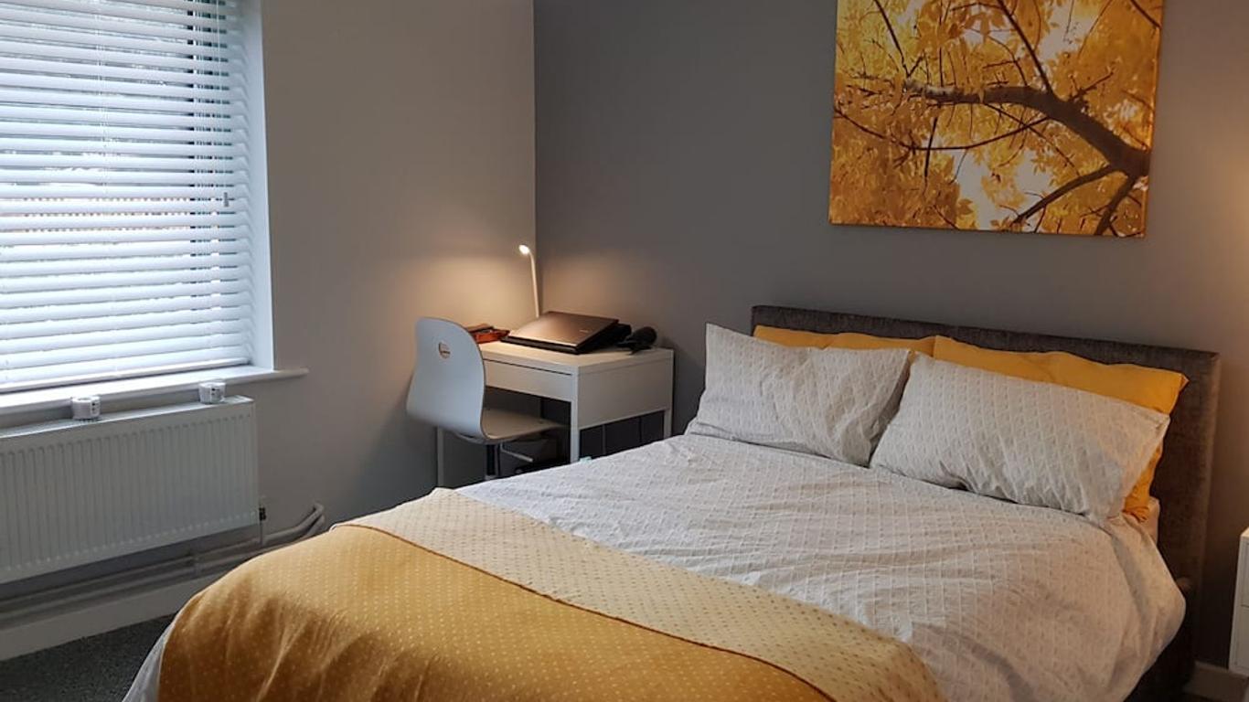 New Contemporary Flat minutes from Airport & NEC
