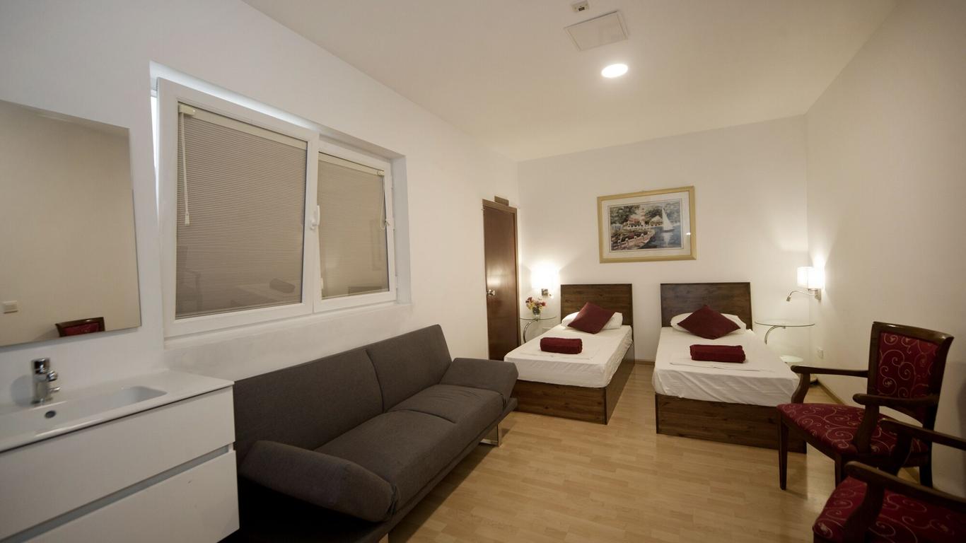 Marco Polo Party Hostel