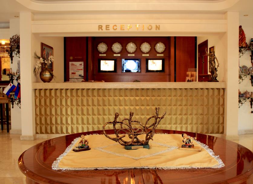 Front desk Photo