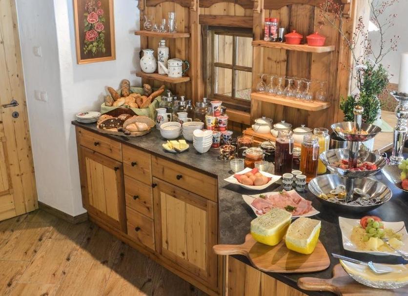 Buffet Photo