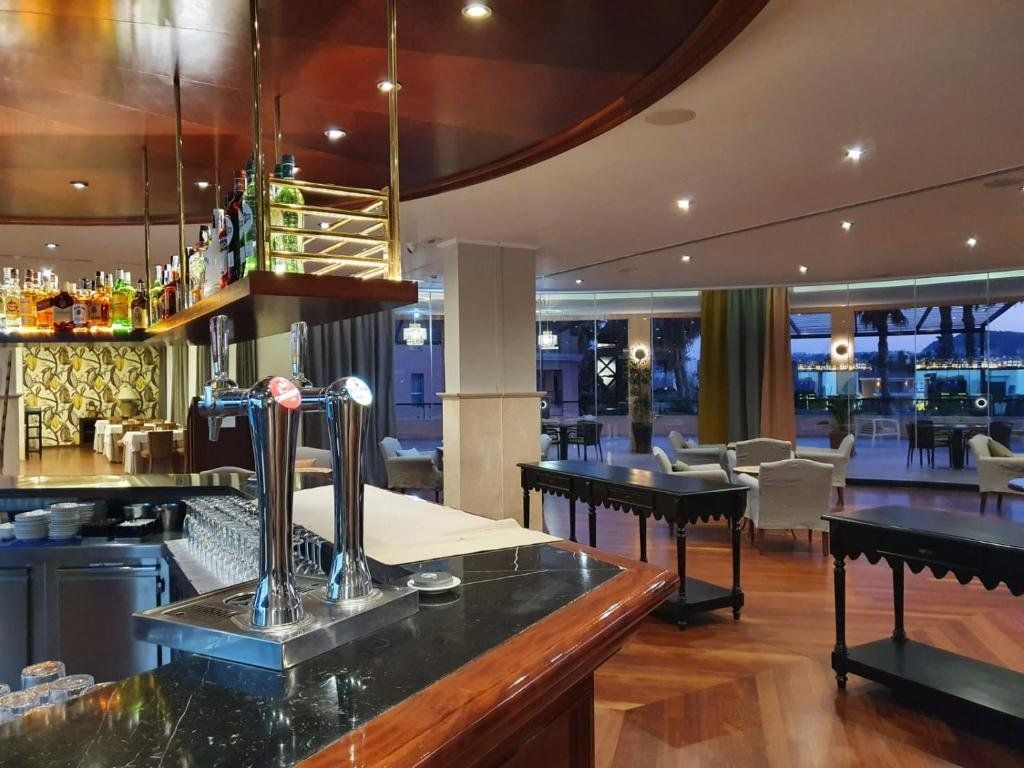 Bar Photo