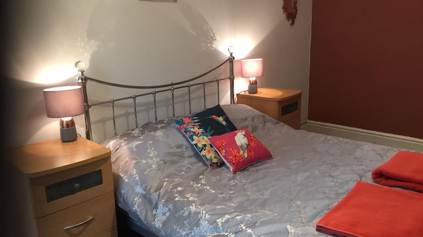 Apartment close to Pavilion gardens