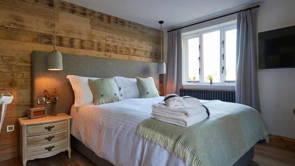 Wild Thyme & Honey from £112. Cirencester Hotel Deals & Reviews KAYAK
