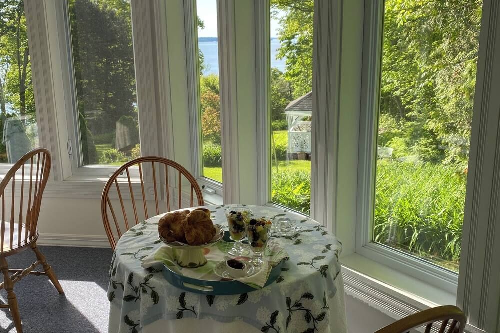 Dining room Photo