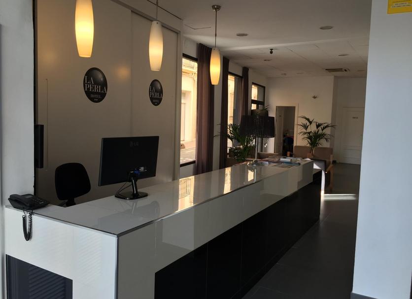 Front desk Photo