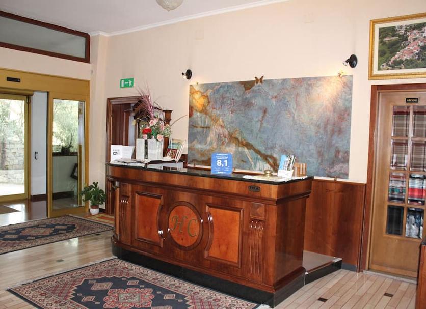 Front desk Photo