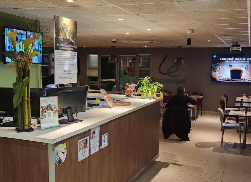 Front desk Photo