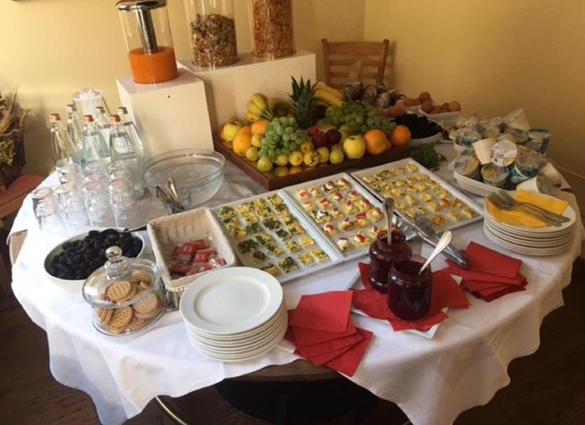 Buffet Photo