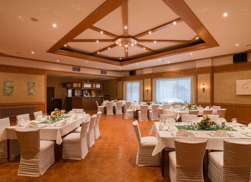 Banquet hall Photo
