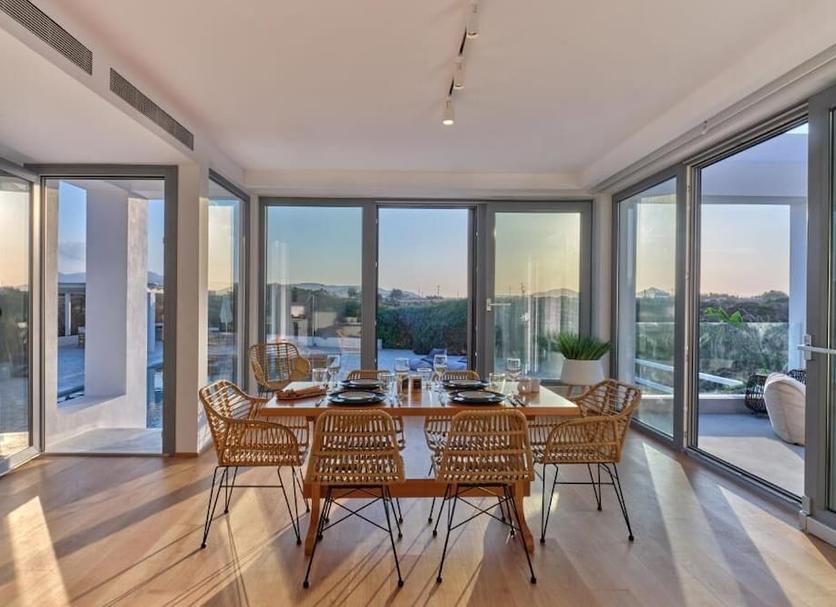 Dining room Photo