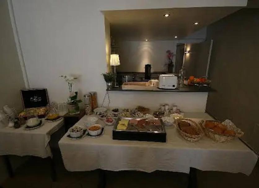 Buffet Photo