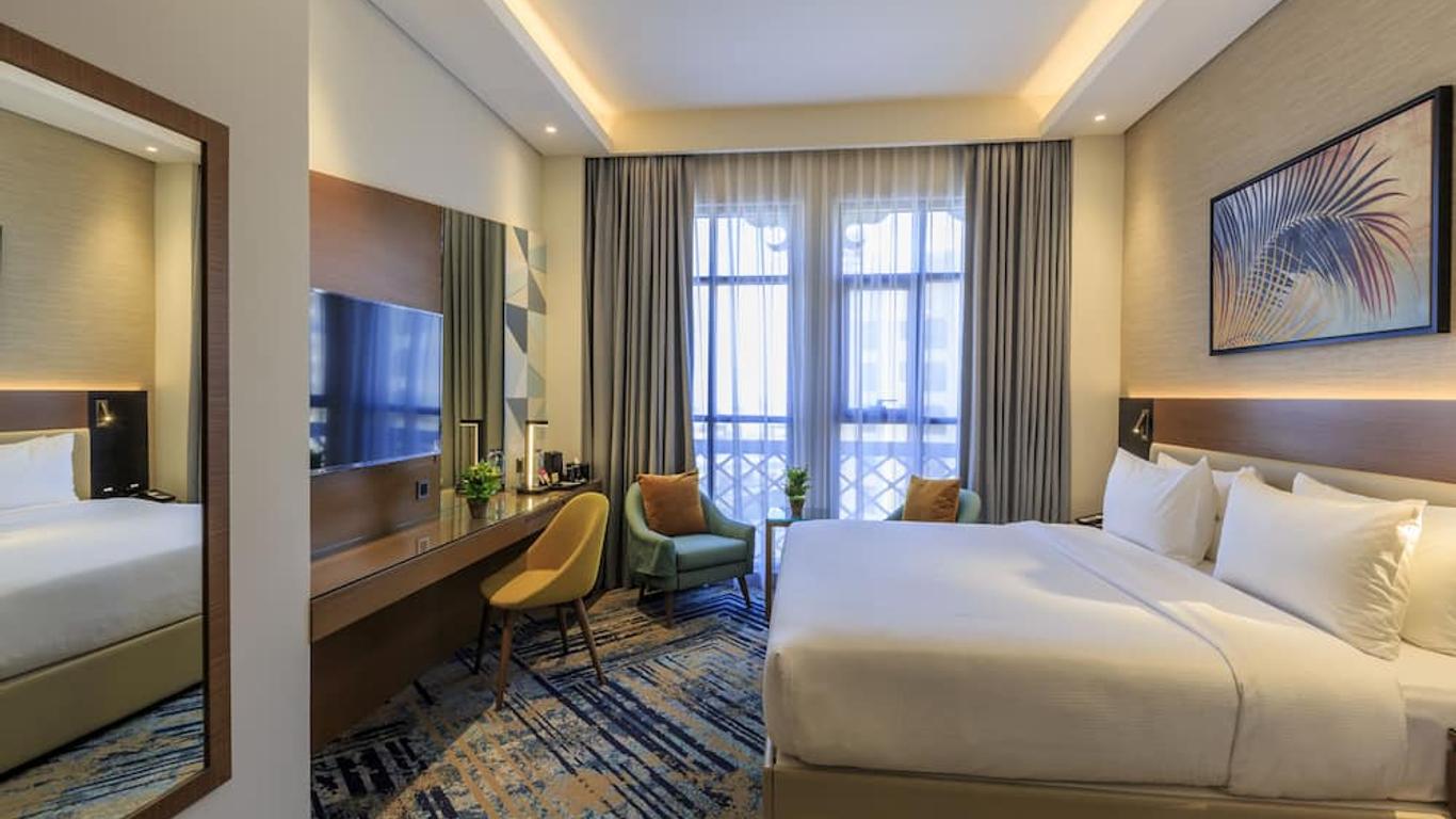 S19 Hotel-Al Jaddaf Metro Station