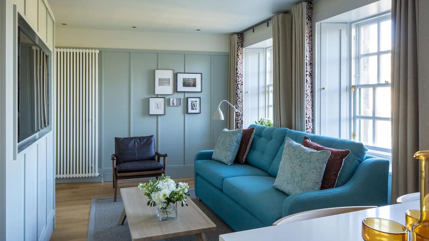 Cheval Abbey Strand Apartments, at Holyrood