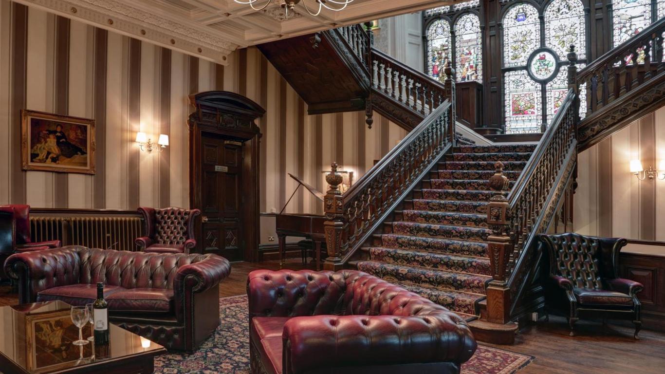 The Oaks Hotel