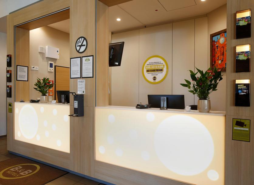Front desk Photo