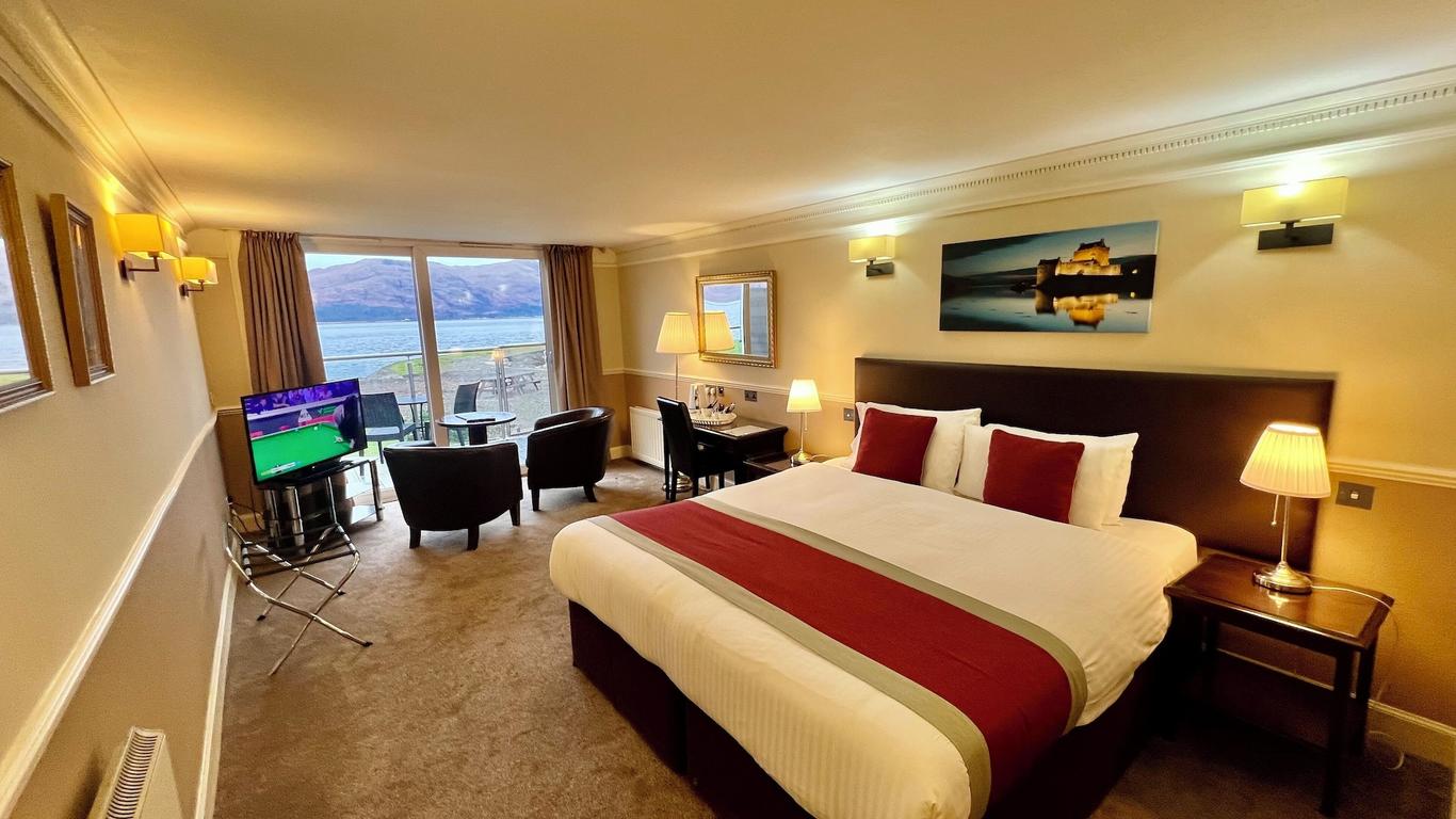 Holly Tree Hotel, Swimming Pool & Hot Tub