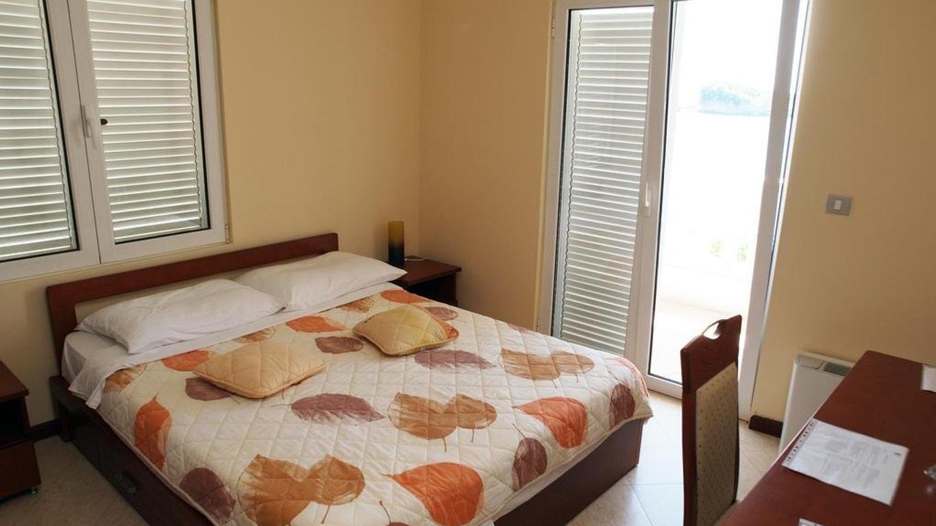 Hotel R
