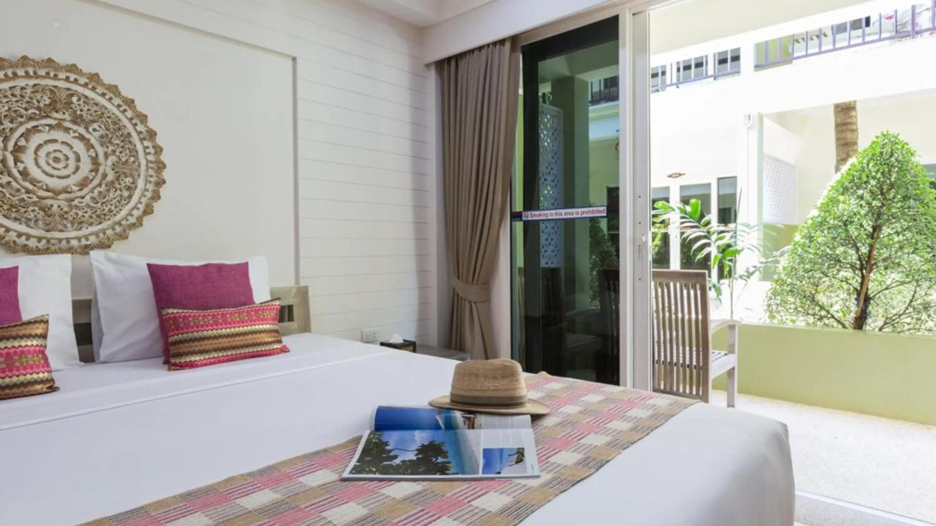 Ark Bar Beach Resort