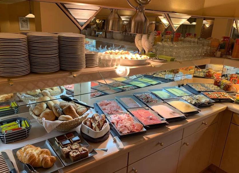 Buffet Photo