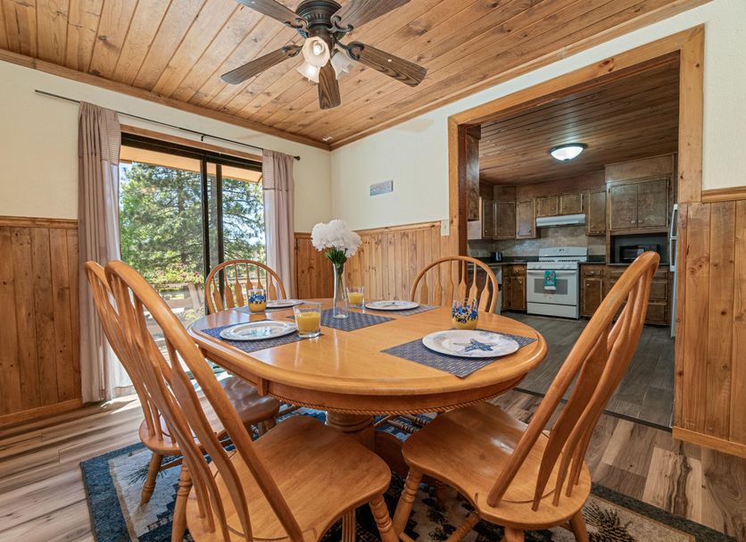 Dining room Photo