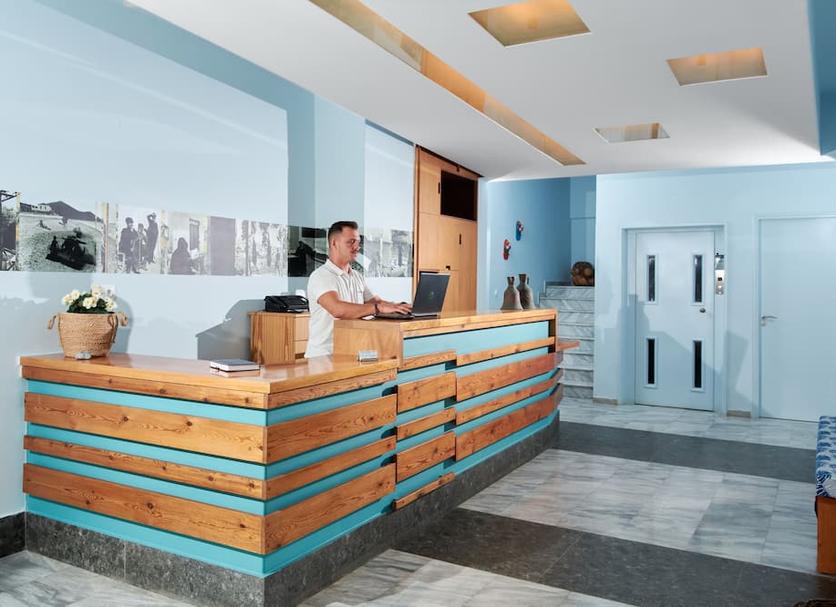 Front desk Photo