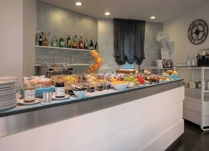 Buffet Photo