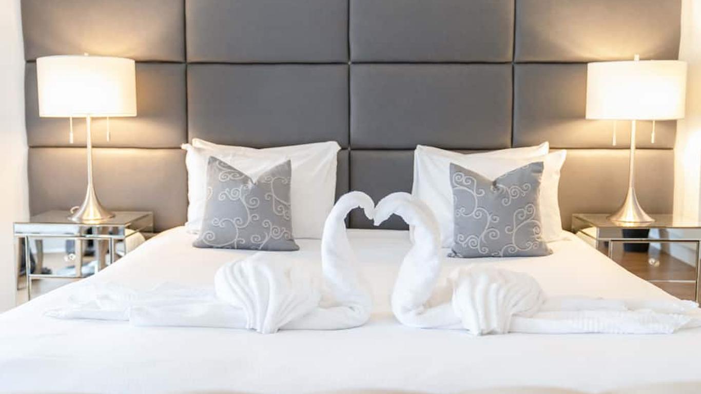 Edinburgh Castle Apartments And Suites