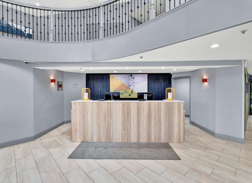 Front desk Photo