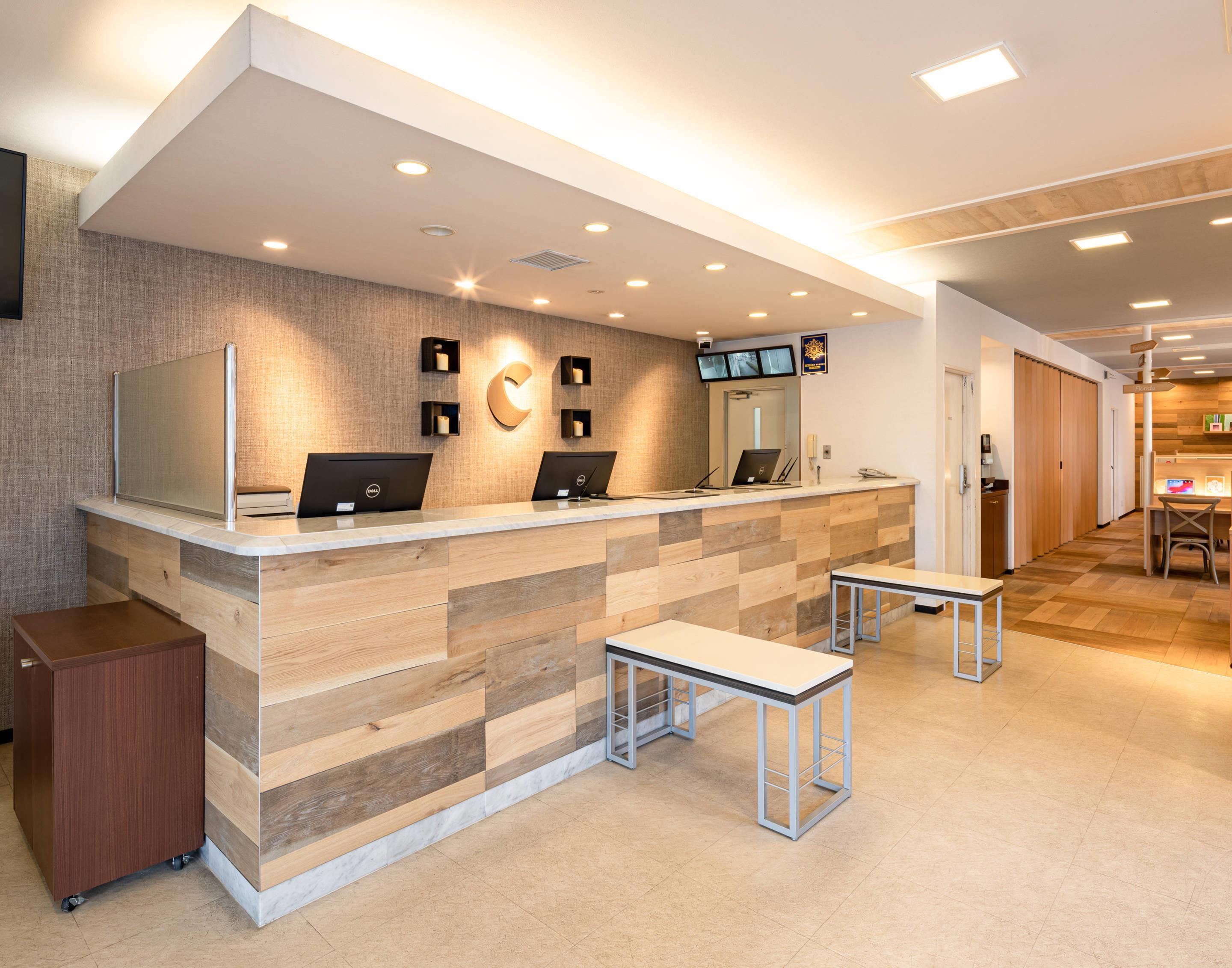 Front desk Photo