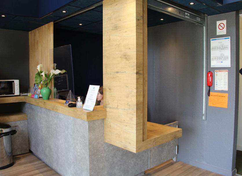 Front desk Photo