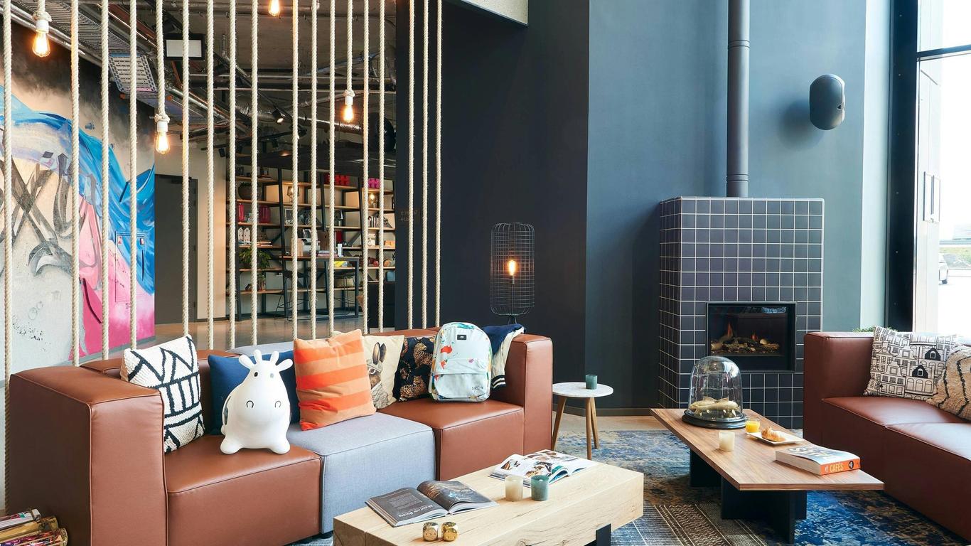 Moxy Amsterdam Schiphol Airport