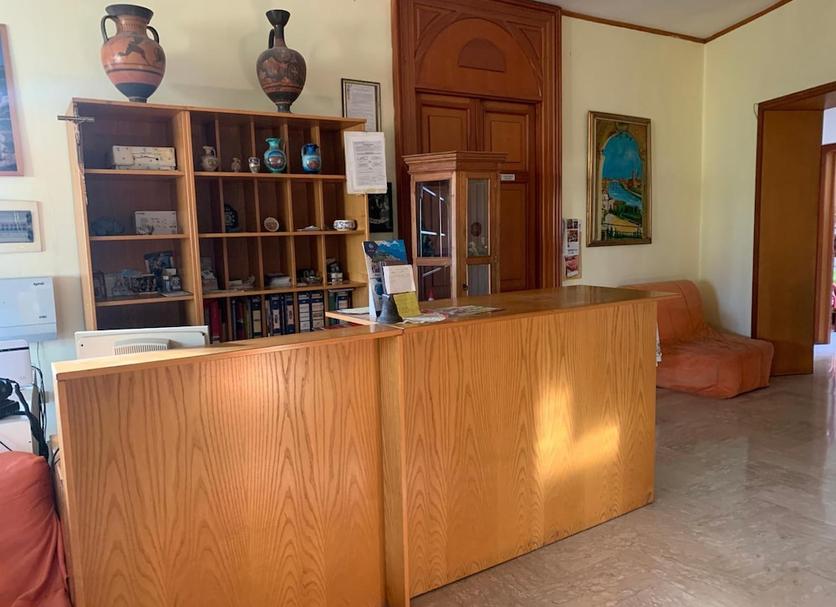 Front desk Photo