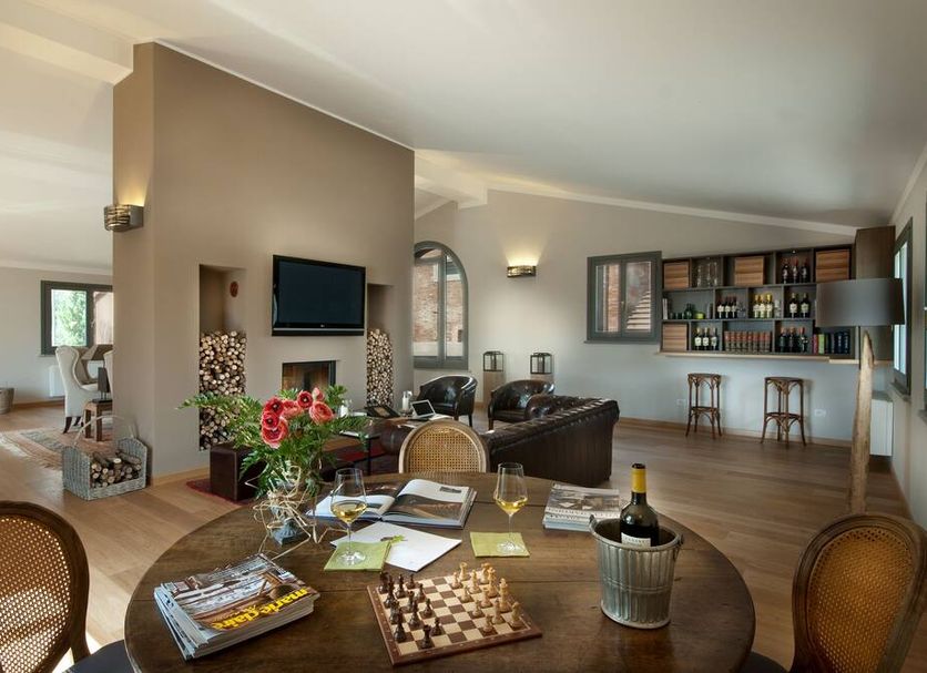 Dining room Photo