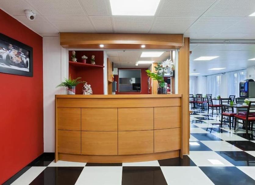 Front desk Photo