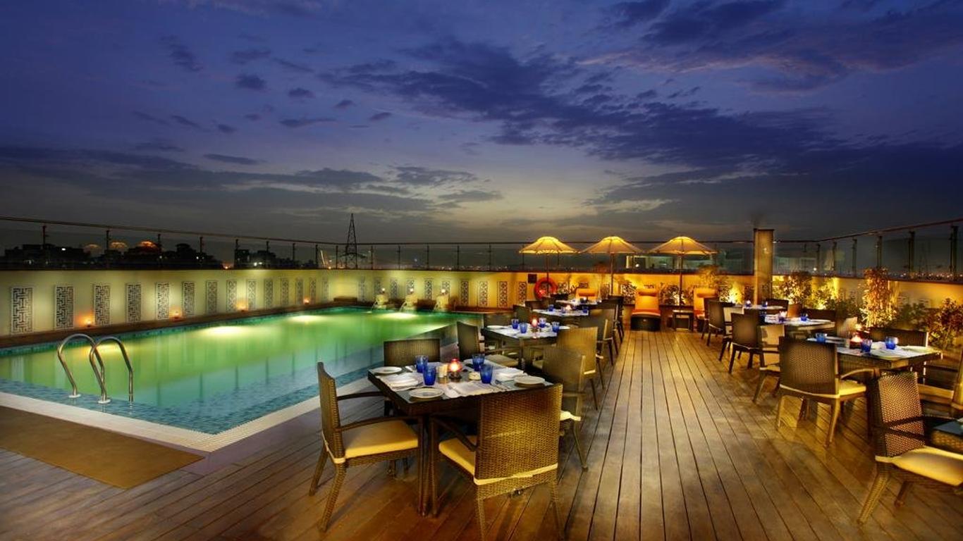 Mahagun Sarovar Portico Suites