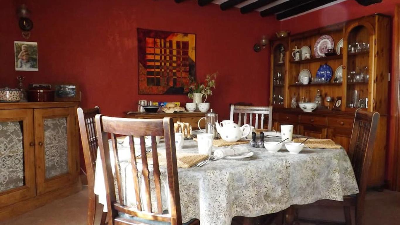 White Cottage Bed and Breakfast