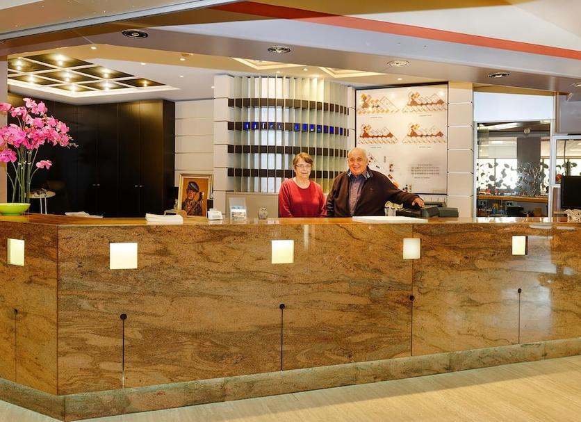 Front desk Photo