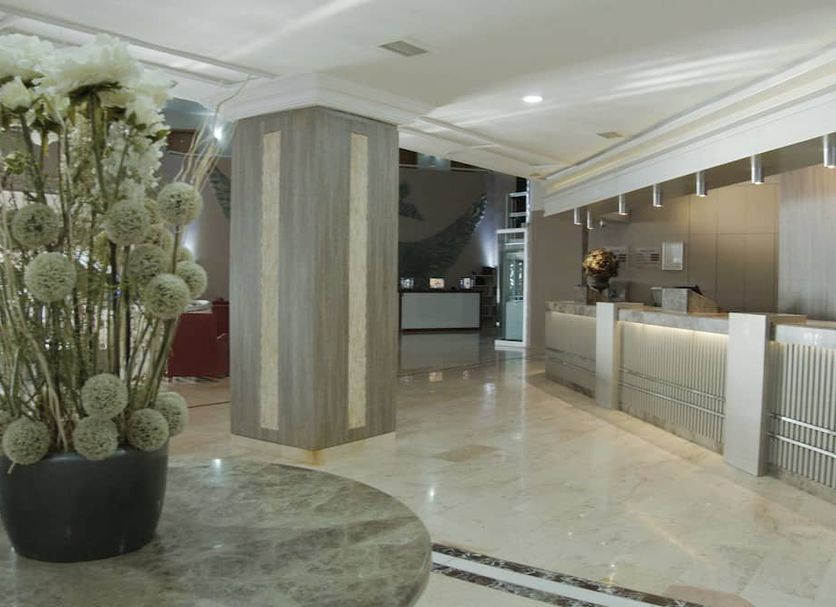 Front desk Photo