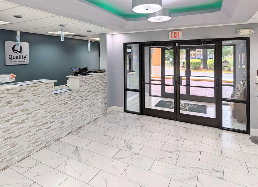 Front desk Photo