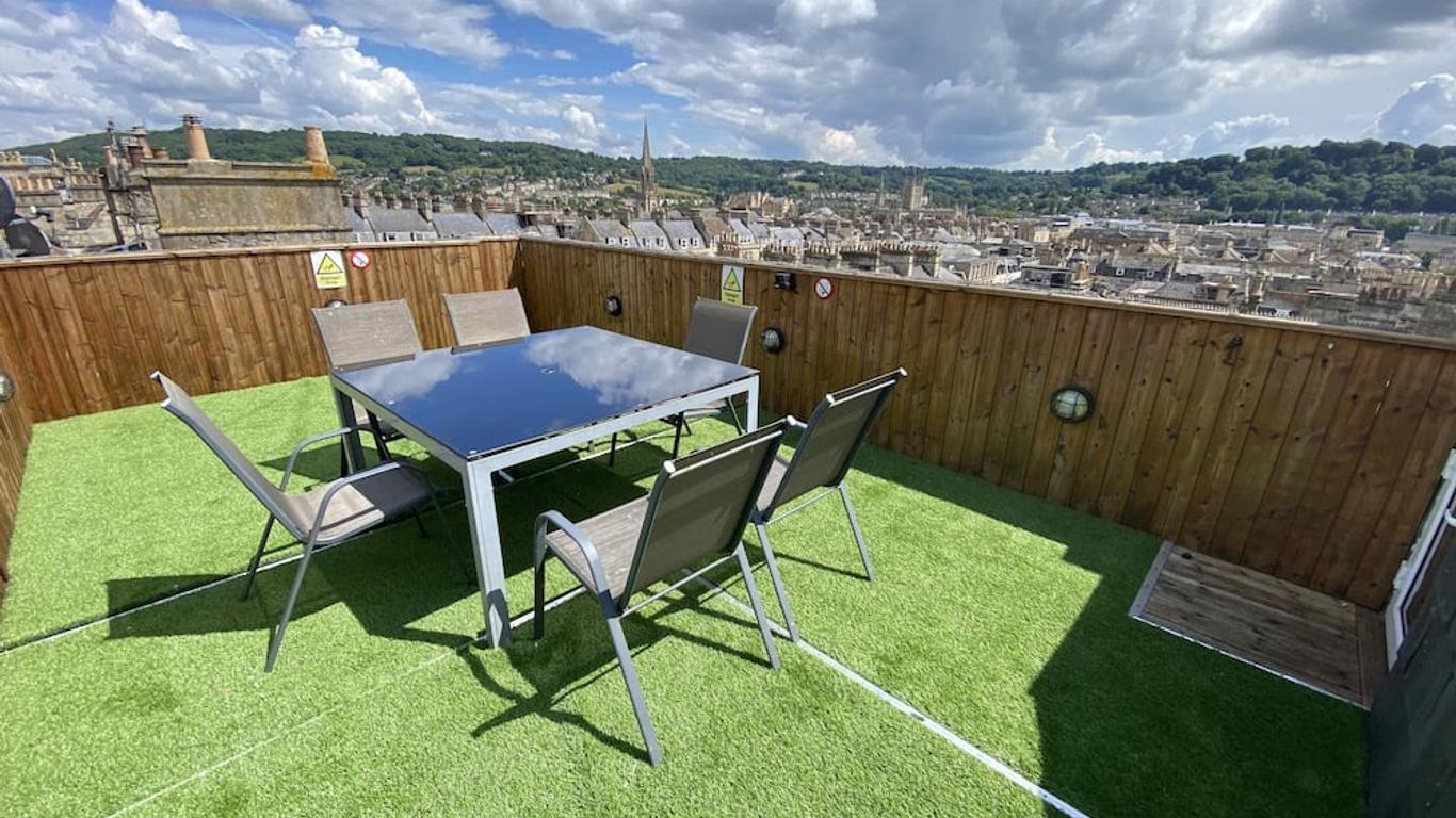 Bath Roof Terrace Apartment, City Centre, Sleeps up to 8