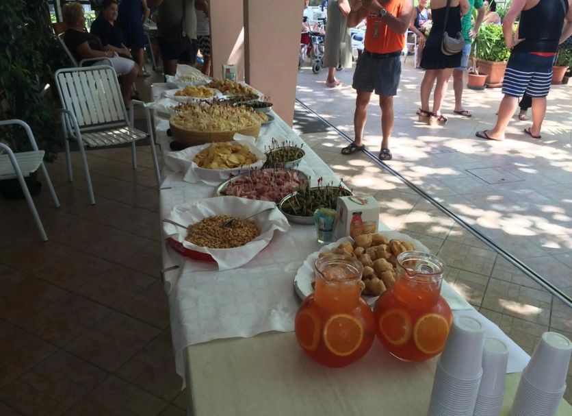 Buffet Photo